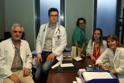 Santiago Lapeña, Ignacio Oulego, Silvia Rodríguez, Paula Alonso y María Mora, en Pediatría.