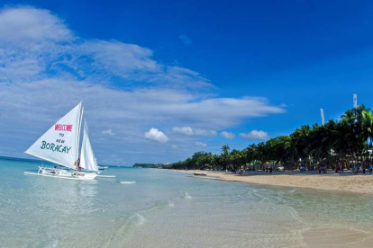 Vista de una playa de la isla Boacaray, en Filipinas, considerada durante mucho tiempo un paraíso turístico.