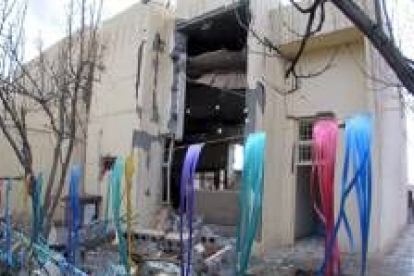 La fachada de la sede del partido Unión Patriota del Kurdistán quedó completamente destrozada