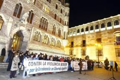 Concentración en Botines en recuerdo de la última víctima de la violencia machista