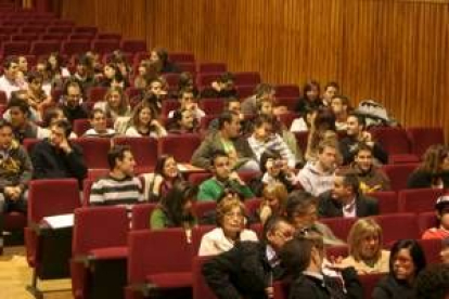 La Escuela de Otoño de las Juventudes Socialistas ha reunido a 150 participantes en Cacabelos