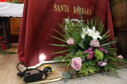 Celebración, en 2013, de la misa de Santa Bárbara en Santa Lucía de Gordón con la presencia de los familiares de los mineros fallecidos. BRUNO MORENO