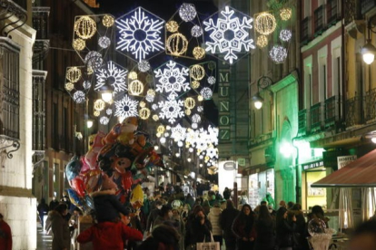 La calle Ancha y sus luces de Navidad. DL