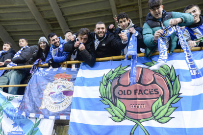Aficionados del Deportivo de La Coruña en el Reino de León. MARÍA FUENTES