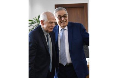 Josep Borrell junto al ministro de exteriores libanés. ABBAS SALMAN