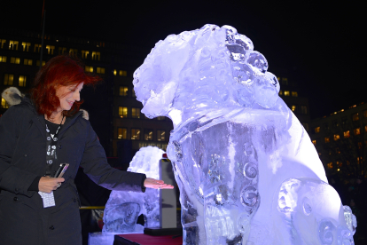Esculturas de hielo de Ai Weiwei en Norrmalmstorg, en  2014 en la inauguración del Festival Internacional de Cine de Estocolmo. FRANKIE FOUGANTHIN/WIKIMEDIA COMMONS