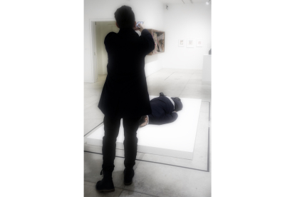 'Death of Marat', escultura del cadáver del propio Ai Wei Wei. EDNA WINTI/WIKIMEDIA COMMONS