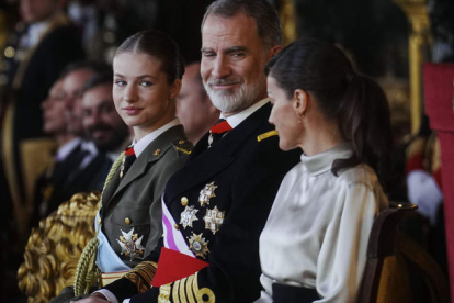 La princesa Leonor, el rey Felipe VI, y la reina Letizia, durante la recepción con motivo de la Pascua Militar. BORJA SÁNCHEZ-TRILLO