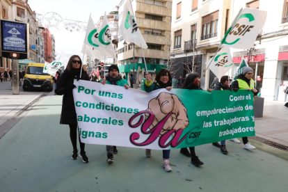 Marcha de protesta de los trabajores del centro Estrada. RAMIRO