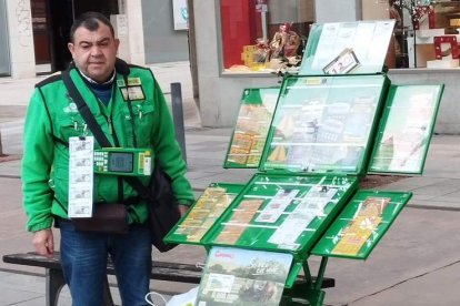 El vendedor de la Once que repartió el premio en Ponferrada, Rufino Álvarez Montes. DL