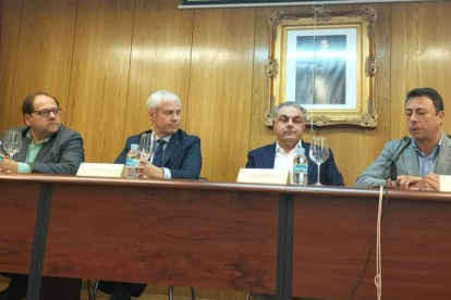Javier Carrera, Juan José Alonso, José Luis Nieto y Eduardo Tocino, ayer en la Cámara de Astorga. DL
