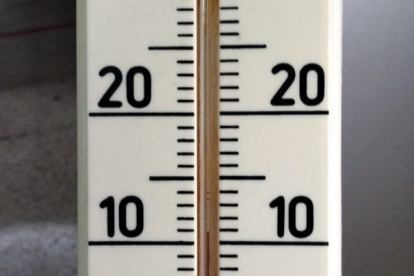 El termómetro marca once grados de temperatura. DL