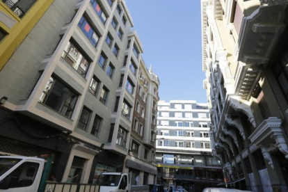 Edificios de viviendas en el centro de León. MARCIANO PÉREZ.