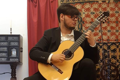 Gonzalo Peñalosa Biedma es uno de los intérpretes que tocará en el Conservatorio berciano. DL