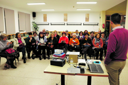 Una sesión del programa Rural Tic de Ineco en Carrizo de la Ribera en 2022. FERNANDO OTERO
