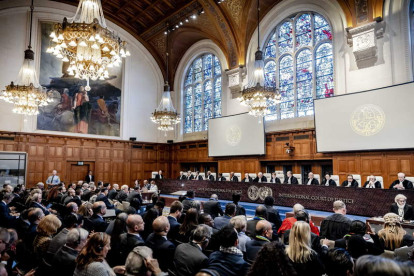Imagen de la sala de la CIJ de La Haya, ayer, en la primera sesión del juicio. REMKO DE WAAL