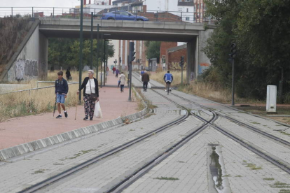 Traza ferroviaria sin uso en el norte de la ciudad. RAMIRO