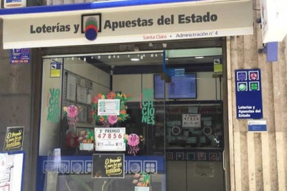 Imagen de archivo de la administración de lotería de la calle Santa Clara en León. DL