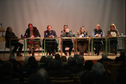 La junta general extraordinaria de la comunidad de regantes se celebró en Ponferrada. L. DE LA MATA