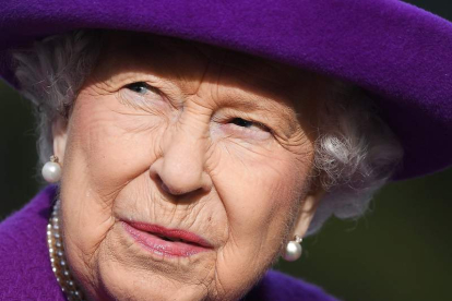 La reina Isabel II en 2019 visita la villa de la Royal British Legion en Aysleford, Kent.