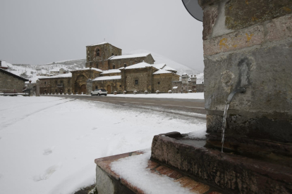 La nieve ha llegado a la provincia de León. FERNANDO OTERO