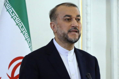 El ministro de exteriores iraní, Hosein Amir Abdolahian, en una rueda de prensa. ABEDIN TAHERKENAREH