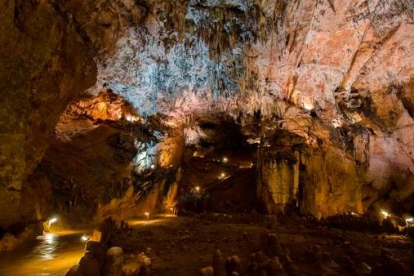 Cueva de Valporquero en León. ICAL