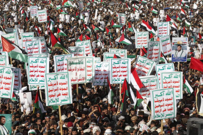Imagen de la manifestación en contra al ataque que se realizó ayer en Yemen. YAHYA ARHAB