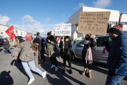 Protesta de los trabajadores del Centro Estrada. RAMIRO