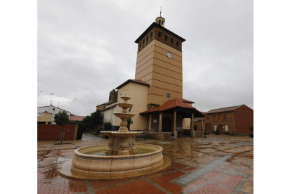 La iglesia parroquial de San Juan Bautista ubicada en la plaza Mayor. RAMIRO