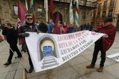 Protesta en Astorga para exigir el impulso a la Ruta de la Plata. RAMIRO