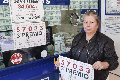 La gerente de la administración de lotería número 1 de Badajoz, Ana Florencio, ha repartido 250.000 euros al vender una serie del tercer premio de 