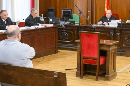 El exchófer del director general de Trabajo de la Junta de Andalucía Javier Guerrero, Juan Francisco Trujillo, hoy en su declaración en la Audiencia de Sevilla. EFE