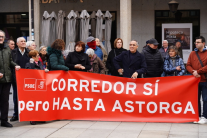 Concentración en Astorga (León) por la reapertura de la ruta ferroviaria Vía de la Plata. CAMPILLO
