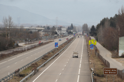 El único tramo de autovía entre El Bierzo y Asturias está entre Ponferrada y Toreno. ANA F. BARREDO