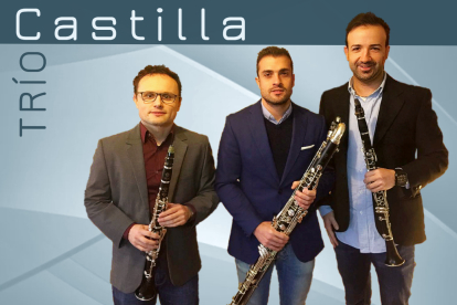 Los miembros del Trío Castilla posan con sus instrumentos