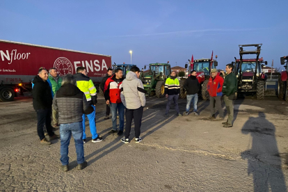 El campo se moviliza con una tractorada espontánea en León
