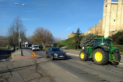 El campo leonés protesta. Tractores en Valencia de don Juan