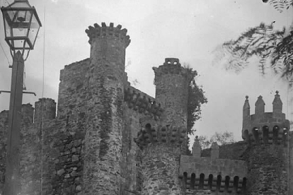 Castillo de los Templarios de Ponferrada a finales del siglo XIX o principios del siglo XX.