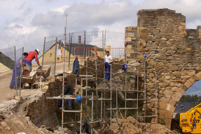 Obras de restauración del Castillo de los Templarios durante la primera década del siglo XXI.