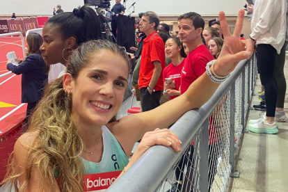 Marta García celebra su éxito en Boston donde ha batido dos récords de España en apenas unos días, los de 5.000 y 3.000 metros en pista cubierta.