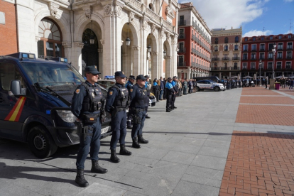 Minuto de silencio por los dos guardias civiles arrollados por una narcolancha en Cádiz.