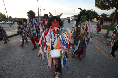 Ponferrada despide el Carnaval con el desfile y la quema del Entroido.