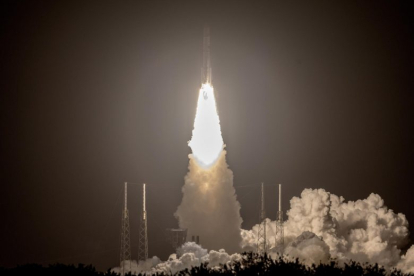 Imagen del lanzamiento del cohete 'travieso' de la India desde la estación de su agencia espacial.