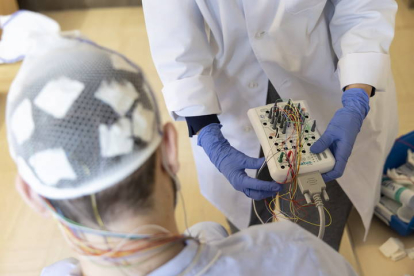 'Servicio de monitorización prolongada vídeo EEG' para mejorar el diagnóstico y el tratamiento de los pacientes epilépticos o sospechosos de sufrir este trastorno del sistema nervioso.EFE/Daniel Pérez
