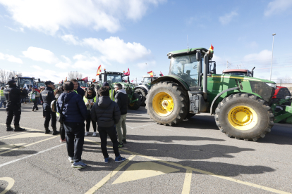 La protesta de los agricultores avanza desde el Reino de León.