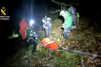 Rescate del cuerpo sin vida de un montañero de 73 años.