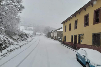 Nieva en Caboalles de Arriba.