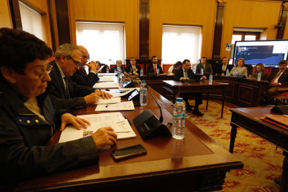 Un momento del Pleno celebrado en el Ayuntamiento de León.