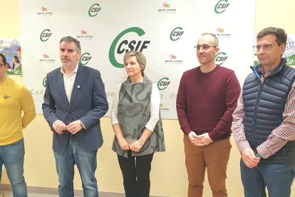 Responsables autonómicos y comarcales del sindicato Csif hoy en su reunión de Ponferrada.